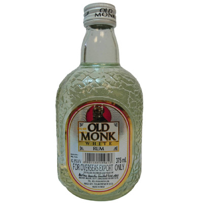 Кәрі маскүнем әйел өзінің писки фотосын көрсетеді Перде артында секс видео