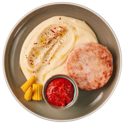 Изображение товара Биточек куриный с соусом из болгарского перца и картофельным пюре Перекрёсток Select, 250г