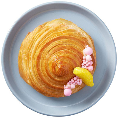 Изображение товара Круассан сюпрем с бананом и клубникой, 100г