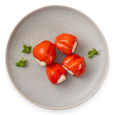 Изображение товара Черри-перчики сладкие пикантные фаршированные сливочным сыром в масле Перекрёсток Select, 130г