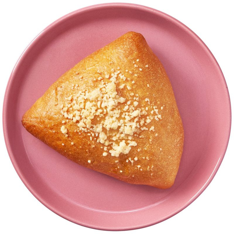 Изображение товара Пирожок с вишней, 60 г - вкусный перекус от Пекарни Перекрёсток