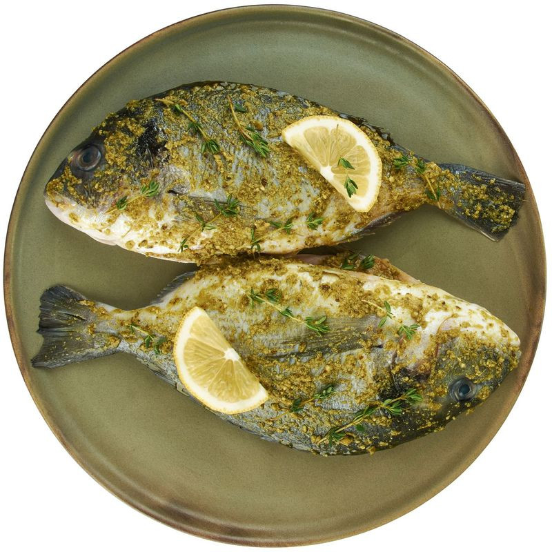 Изображение товара Дорадо тушка потрошёная с головой под соусом песто 1648.99 рублей