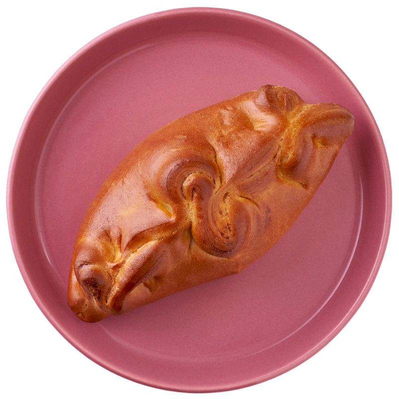 Изображение товара Пирожок с курицей и грибами 90г собственное производство Перекрёсток