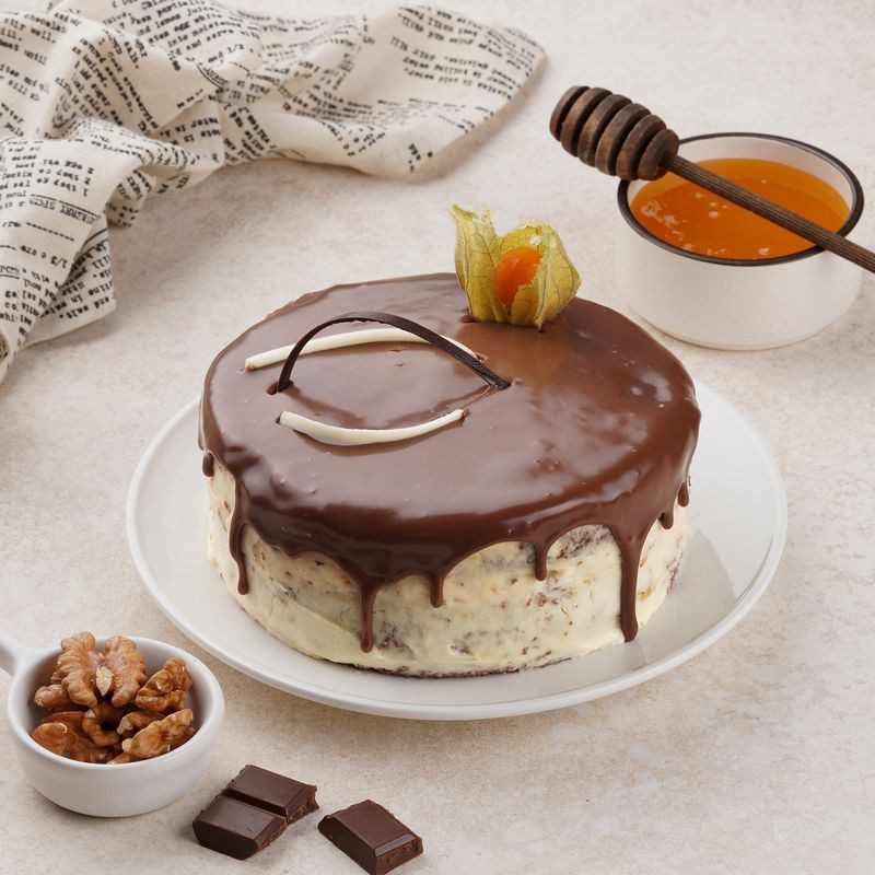 Изображение товара Торт Королевский ручной работы 550 г бисквитный с ванильным кремом