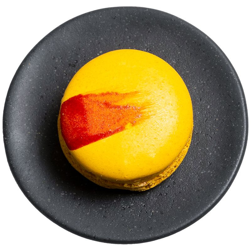 Изображение товара Пирожное макарон Манго-Маракуйя Сплит 16г вкусный десерт натуральные ингредиенты