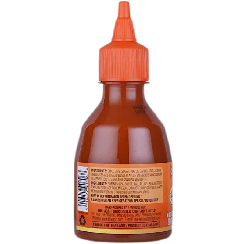 Uzun oyoqli uzun boyli qoramagiz kamera oldida minatka berdi. Fermerlar porno video