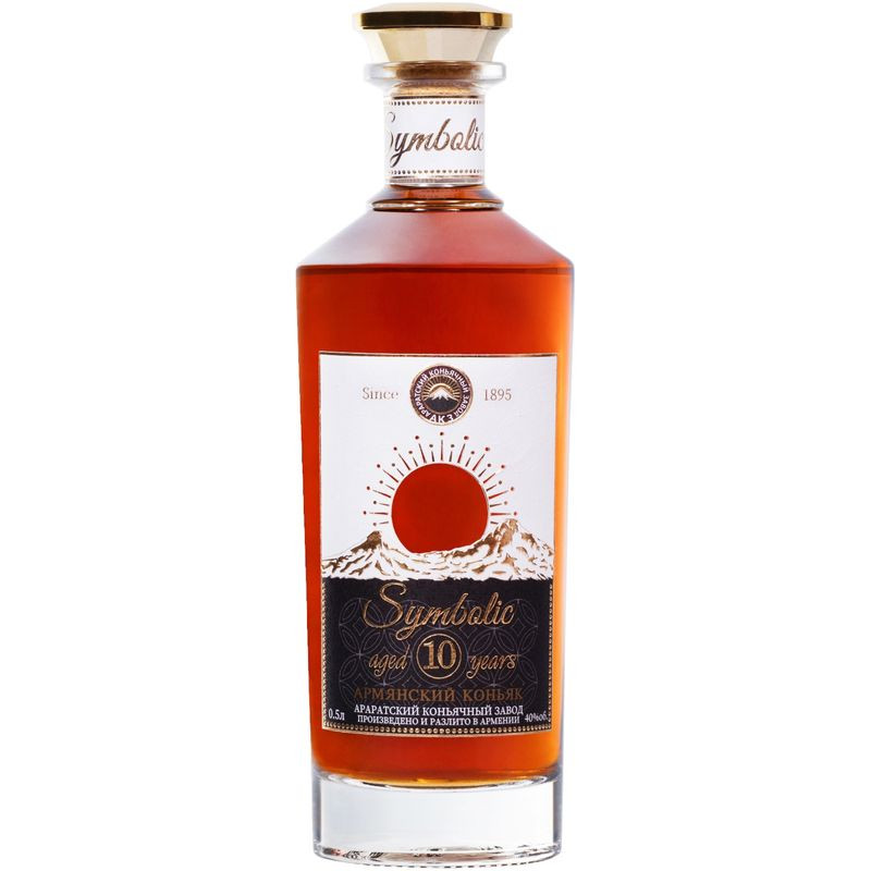 Изображение товара Коньяк армянский марочный старый 10 лет в подарочной упаковке с бокалом