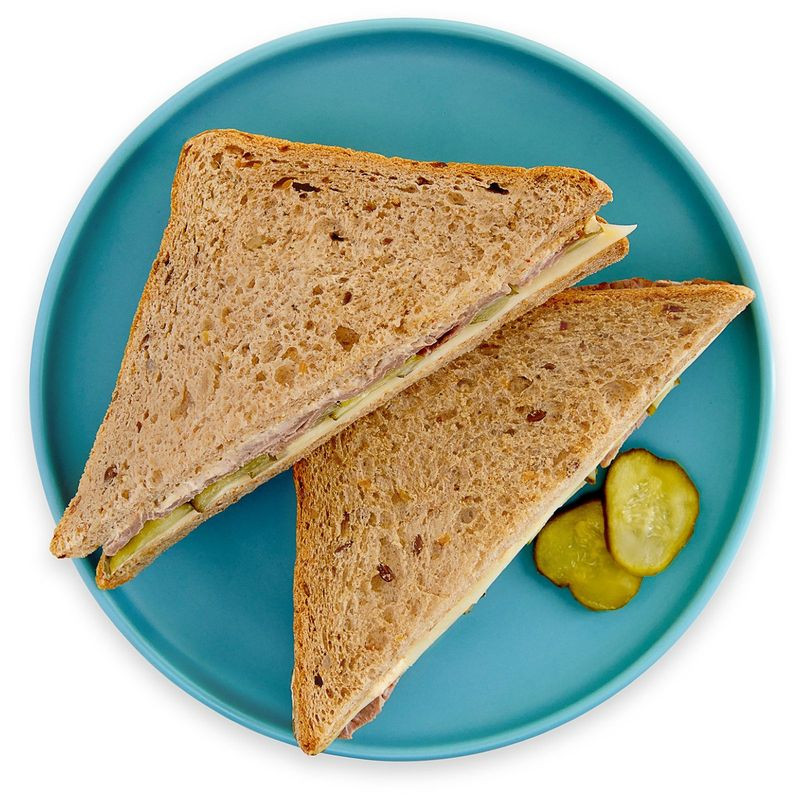 Изображение товара Сэндвич с ростбифом и соусом с аджикой Перекрёсток Select 180г