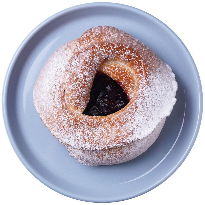 Изображение товара Ватрушка с творогом и вишней 130г Пекарня Перекрёсток Россия