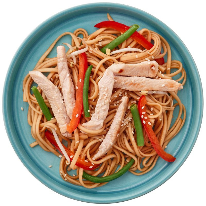 Изображение товара Вок с курицей Перекрёсток Select 250г быстрое питание с соусом терияки